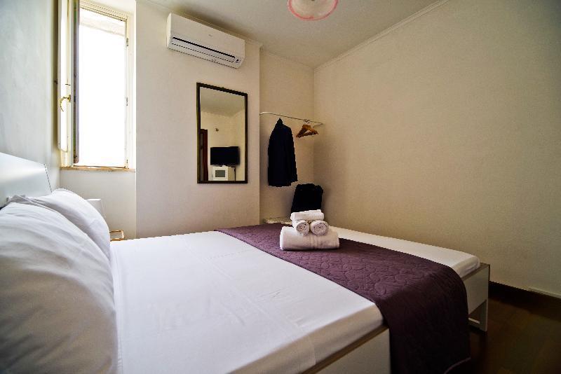 Bed And Travel Apartment Dogana Regia 15 ซาแลร์โน ภายนอก รูปภาพ