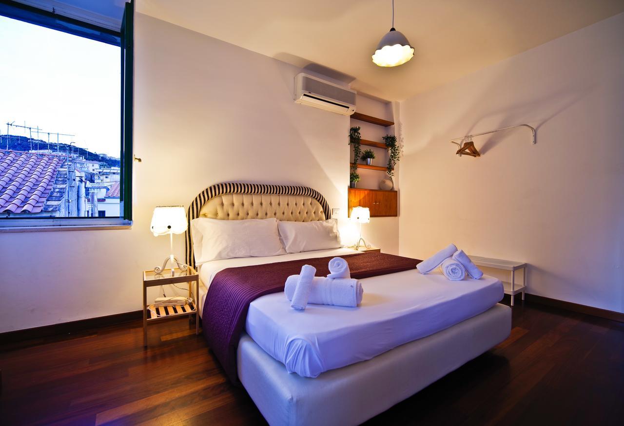Bed And Travel Apartment Dogana Regia 15 ซาแลร์โน ภายนอก รูปภาพ